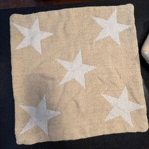 Annie Selke super rare, Star Pattern Accent Pillow Cover - Beige and White